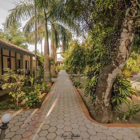 Eden jungle resort Sauraha Exterior foto