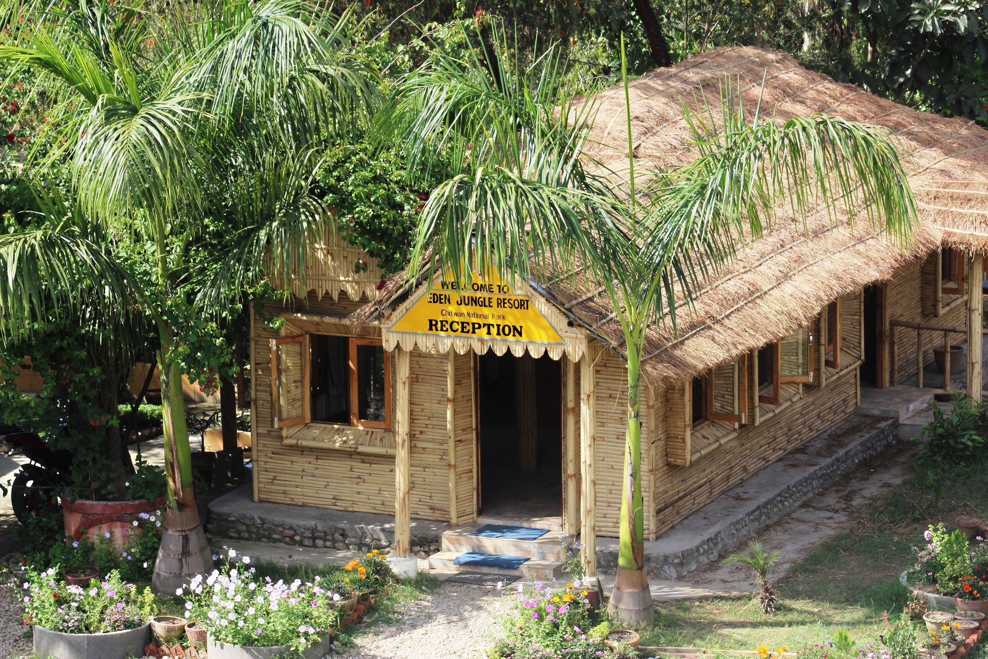 Eden jungle resort Sauraha Exterior foto