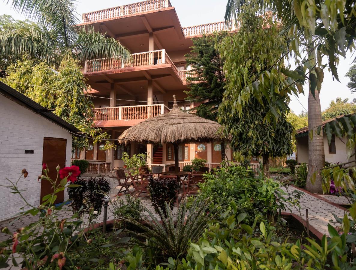 Eden jungle resort Sauraha Exterior foto