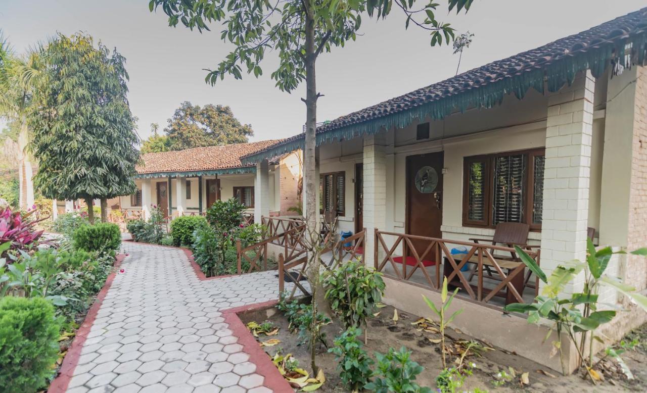 Eden jungle resort Sauraha Exterior foto