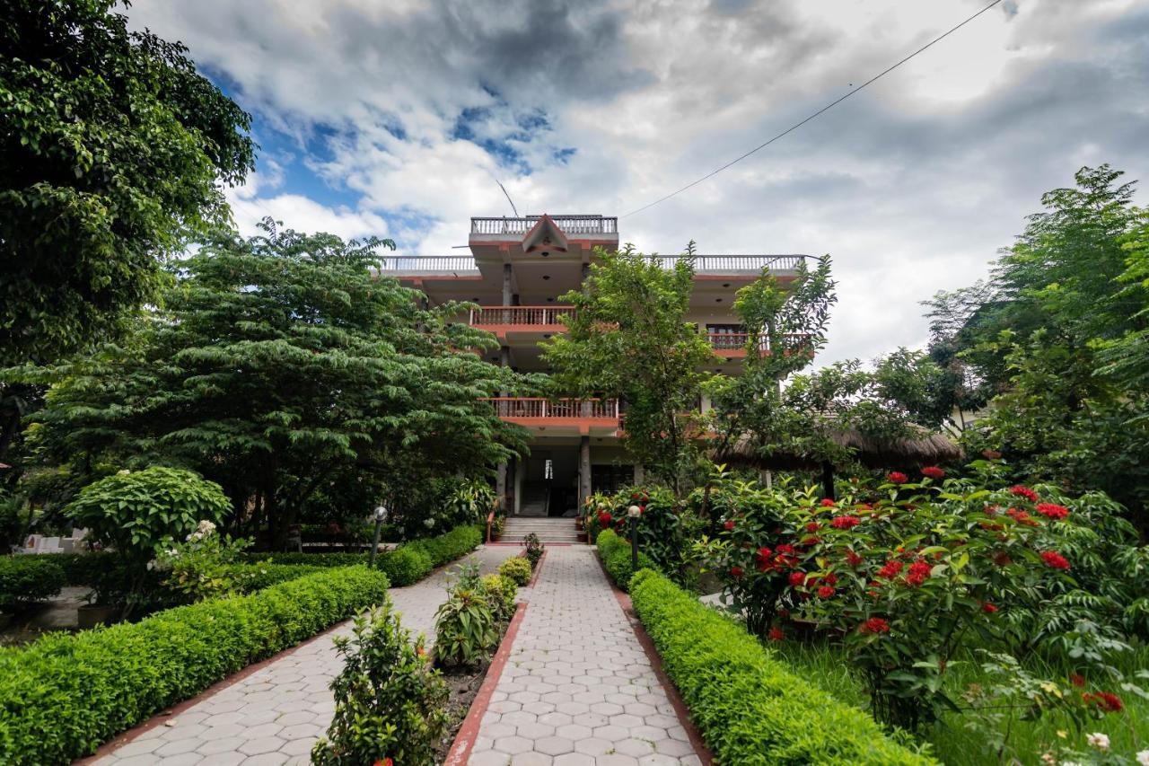 Eden jungle resort Sauraha Exterior foto